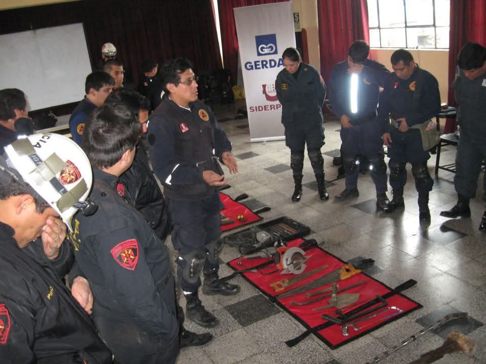 Capacitación de rescate a la PNP